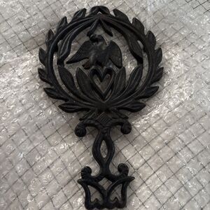 Vintage Unmarked Black Cast Iron American Eagle Trivet Hearts 8 3/4"